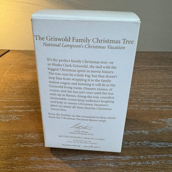 Hallmark Keepsake 2011 The Griswold Family Christmas Tree Magic - Picture 4 of 5